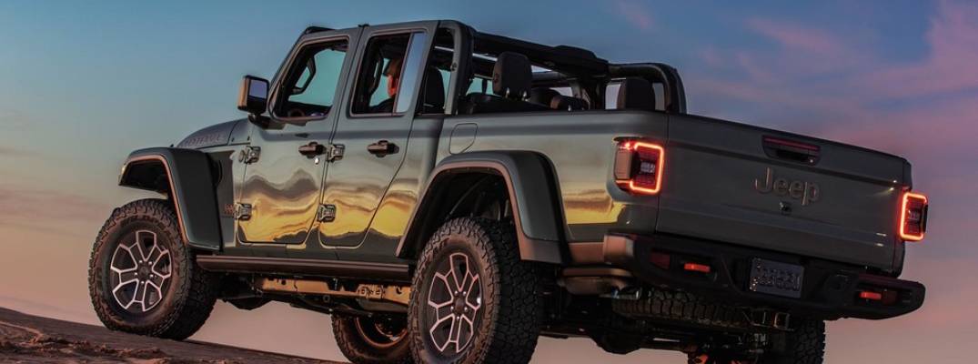 2025 Jeep Gladiator pn rocky terrain