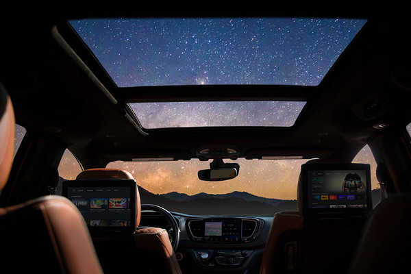 Moon roof on 2026 Chrysler Pacifica.